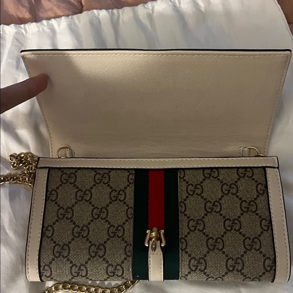 Gucci Beige GG Supreme Crossbody with Green-Red Web and Gold Chain Brand New. - Picture 7 of 16